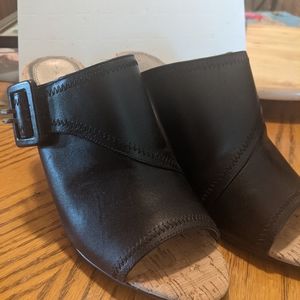 Tahari black sandals with heel